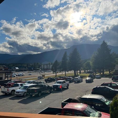 Chalet Inn Kitimat Exterior foto