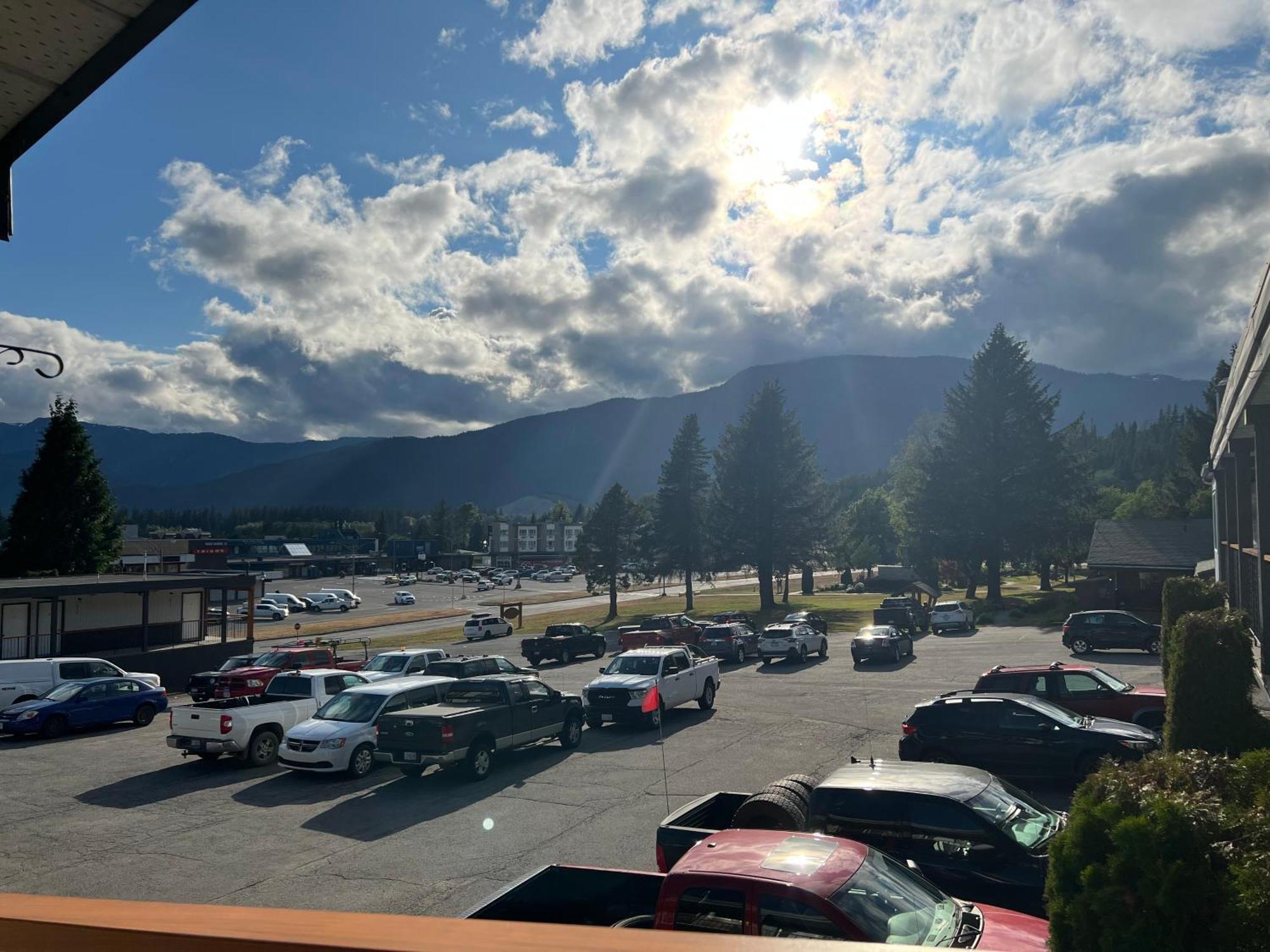 Chalet Inn Kitimat Exterior foto