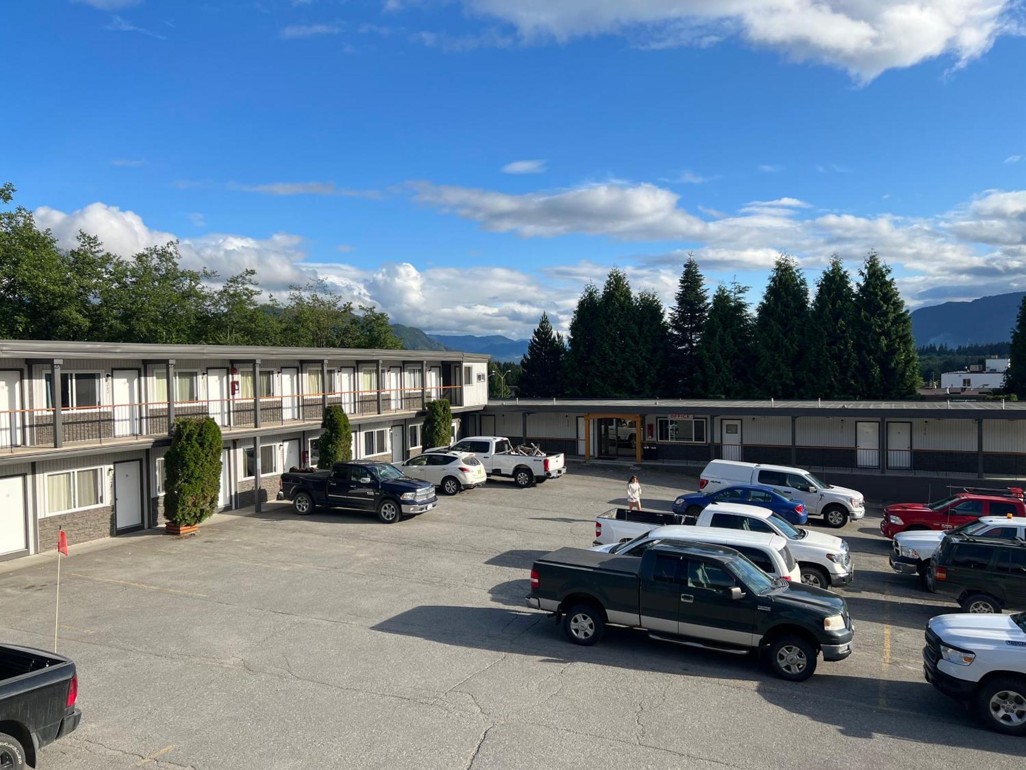 Chalet Inn Kitimat Exterior foto