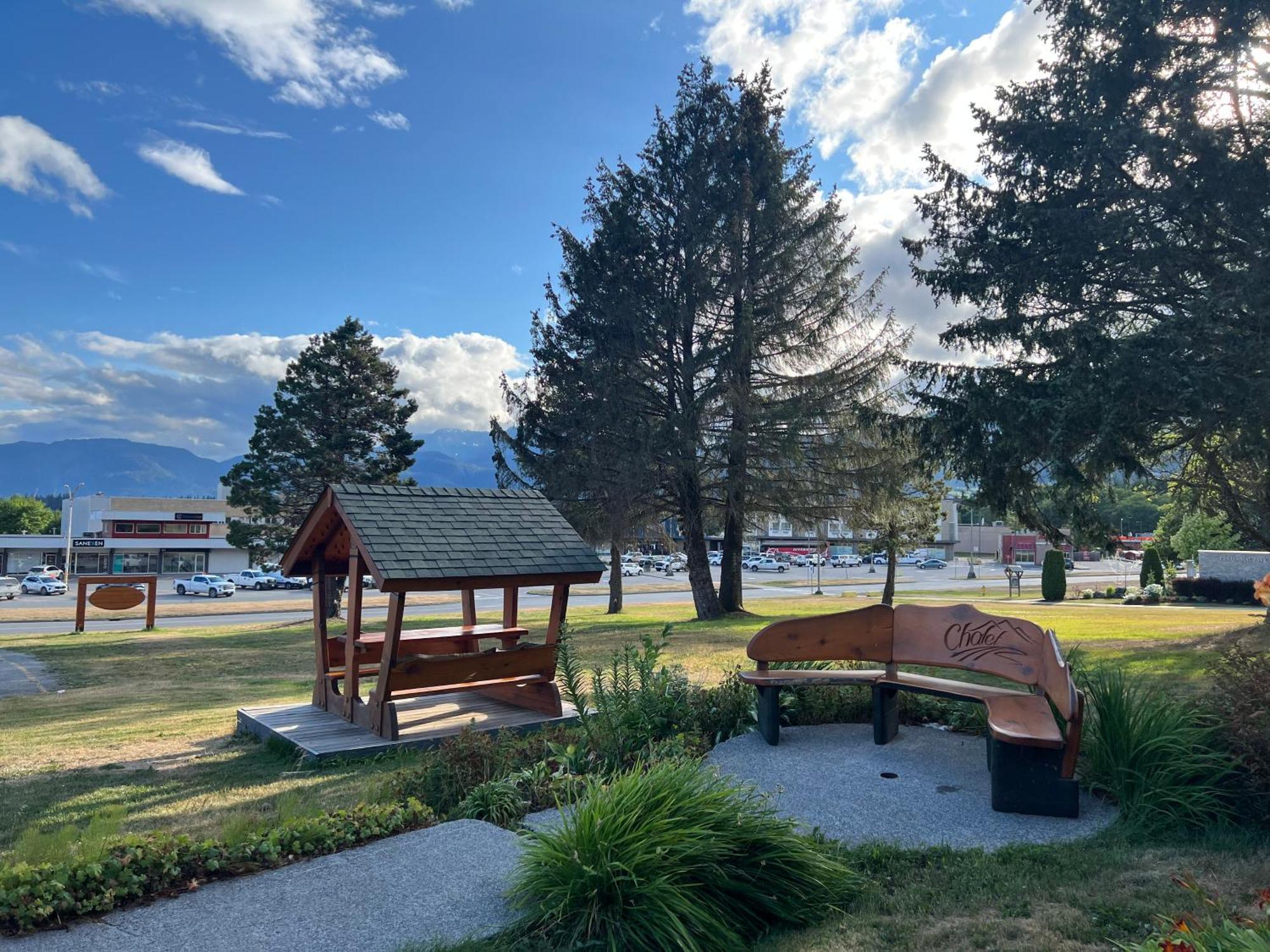 Chalet Inn Kitimat Exterior foto