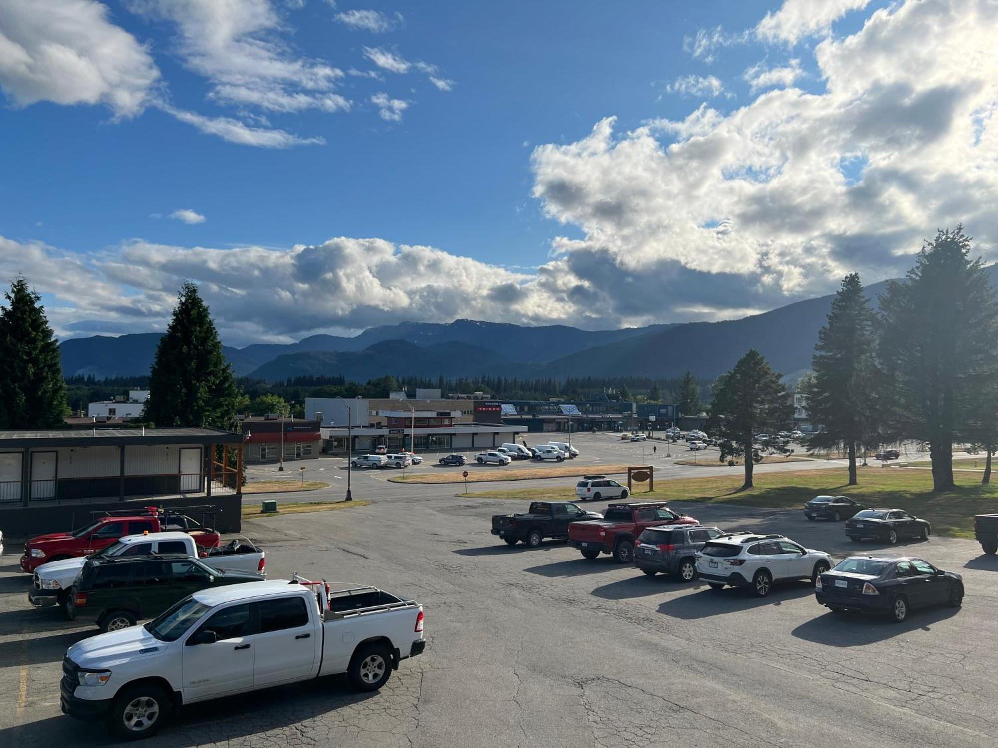 Chalet Inn Kitimat Exterior foto
