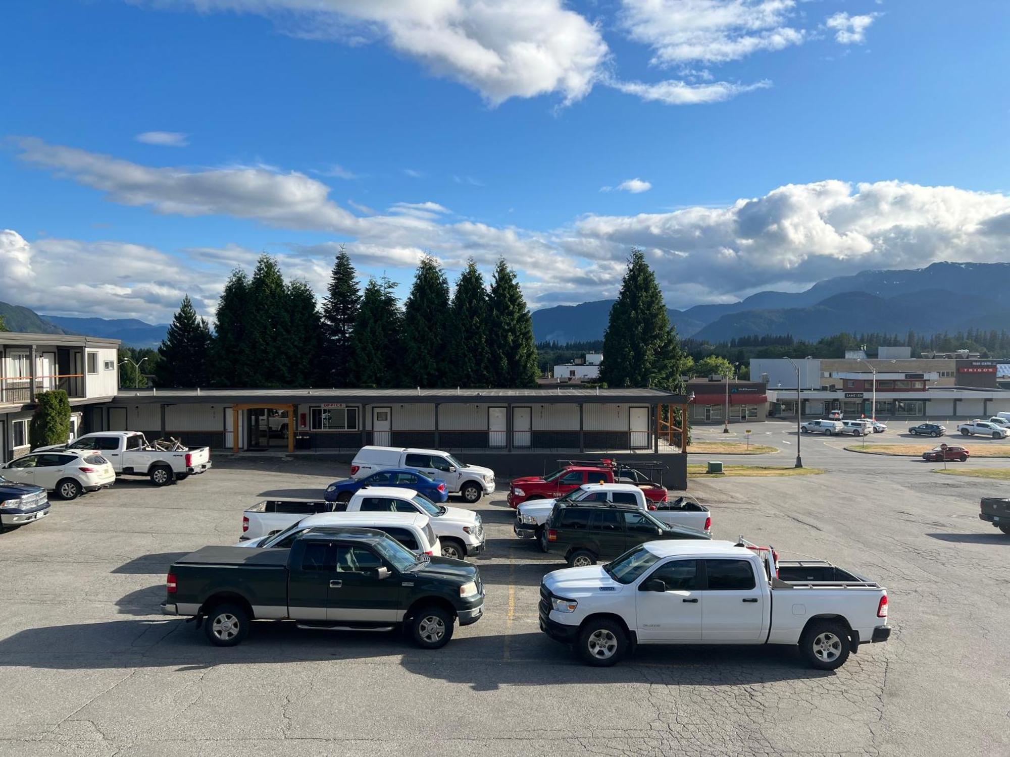 Chalet Inn Kitimat Exterior foto