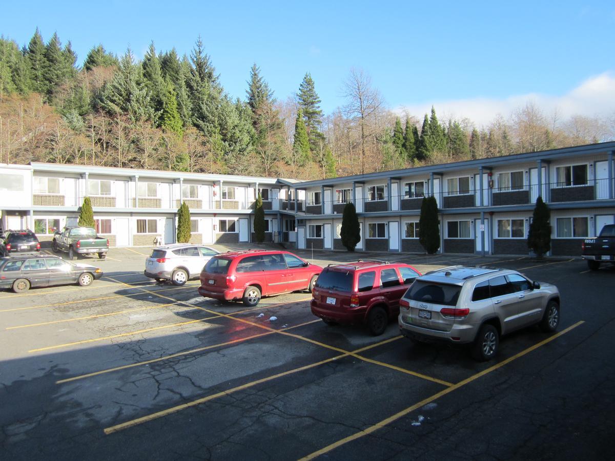 Chalet Inn Kitimat Exterior foto