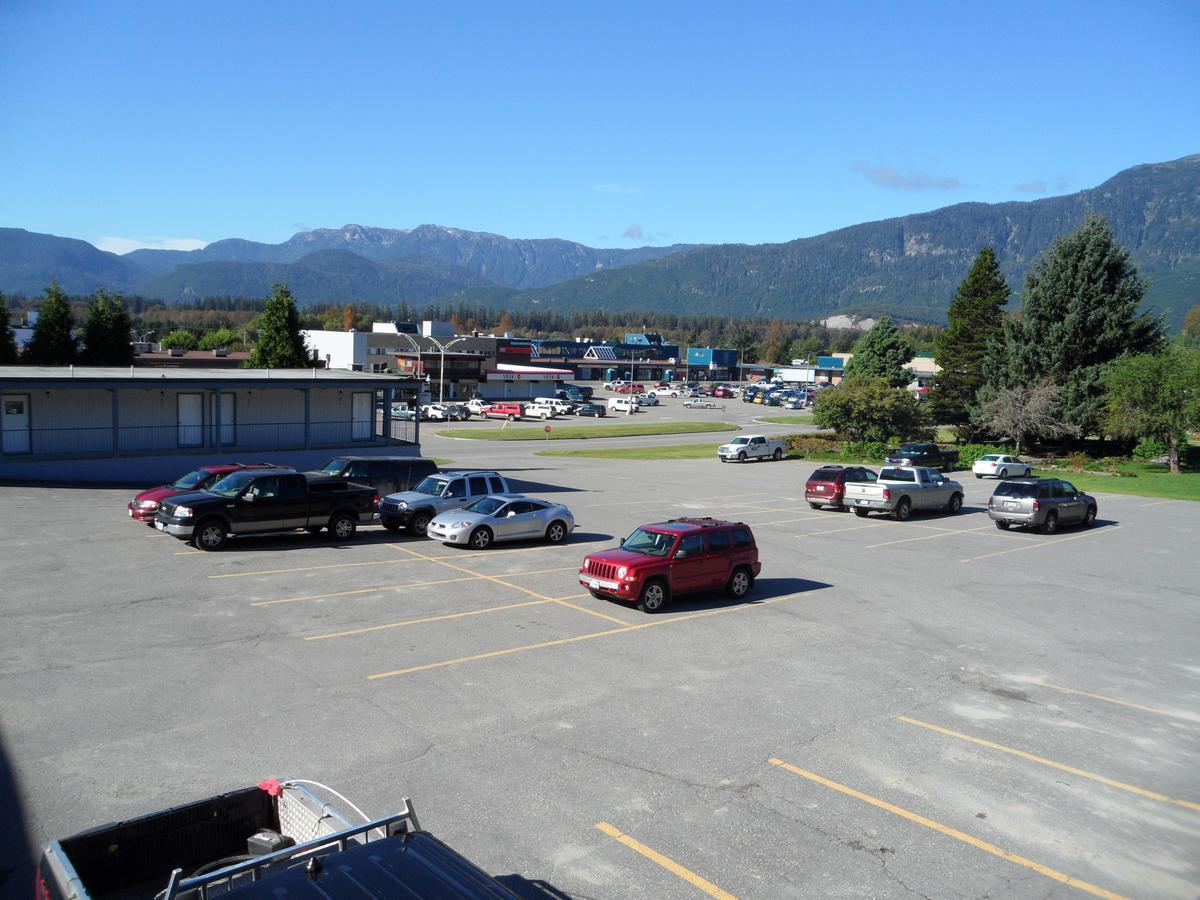 Chalet Inn Kitimat Exterior foto