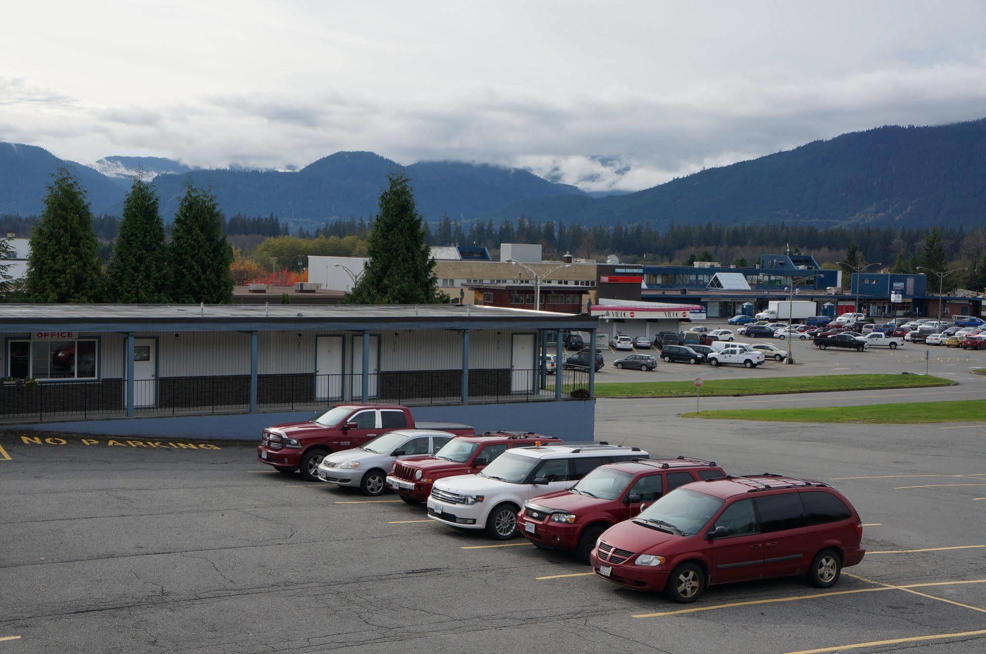 Chalet Inn Kitimat Exterior foto