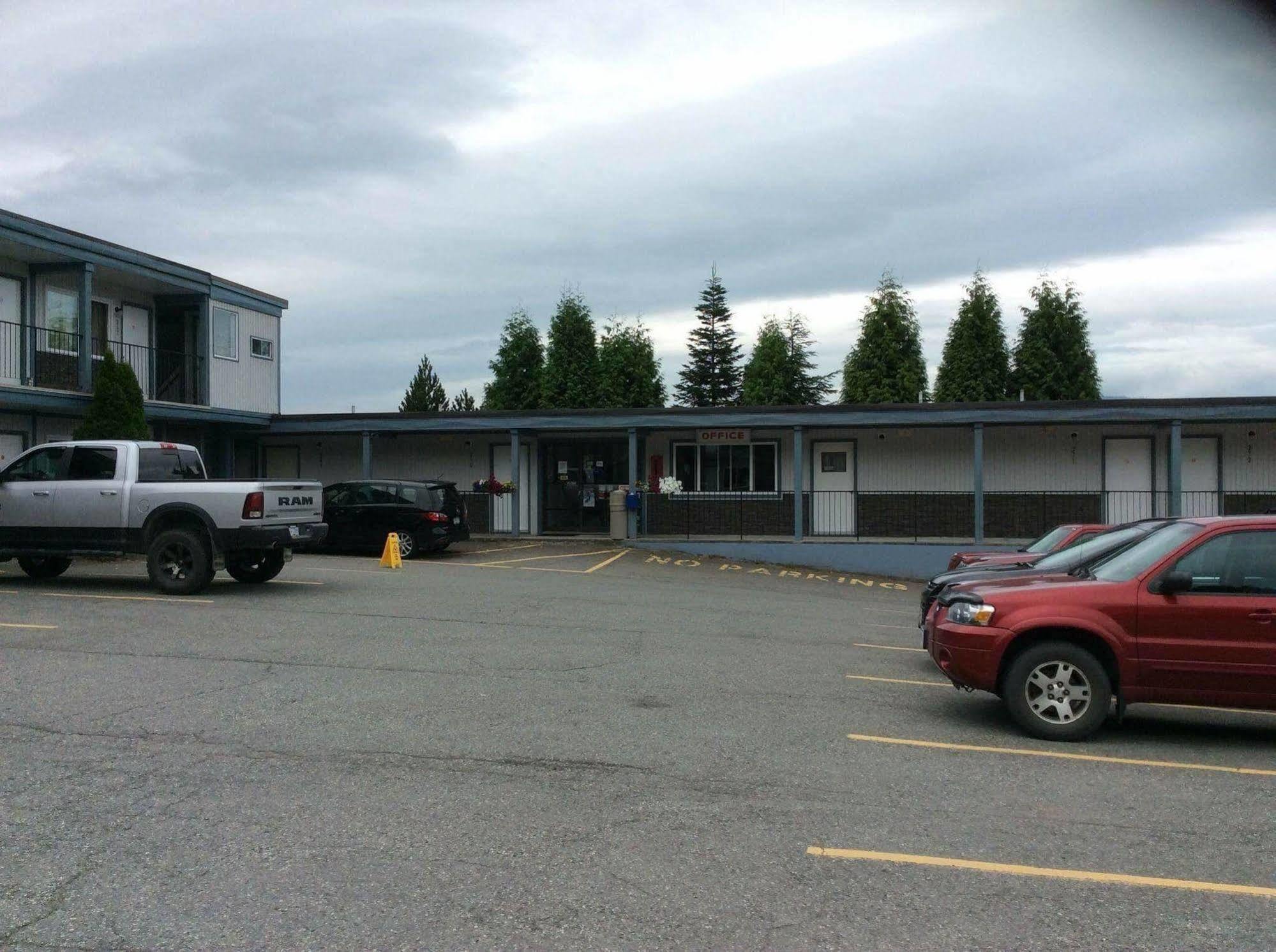 Chalet Inn Kitimat Exterior foto